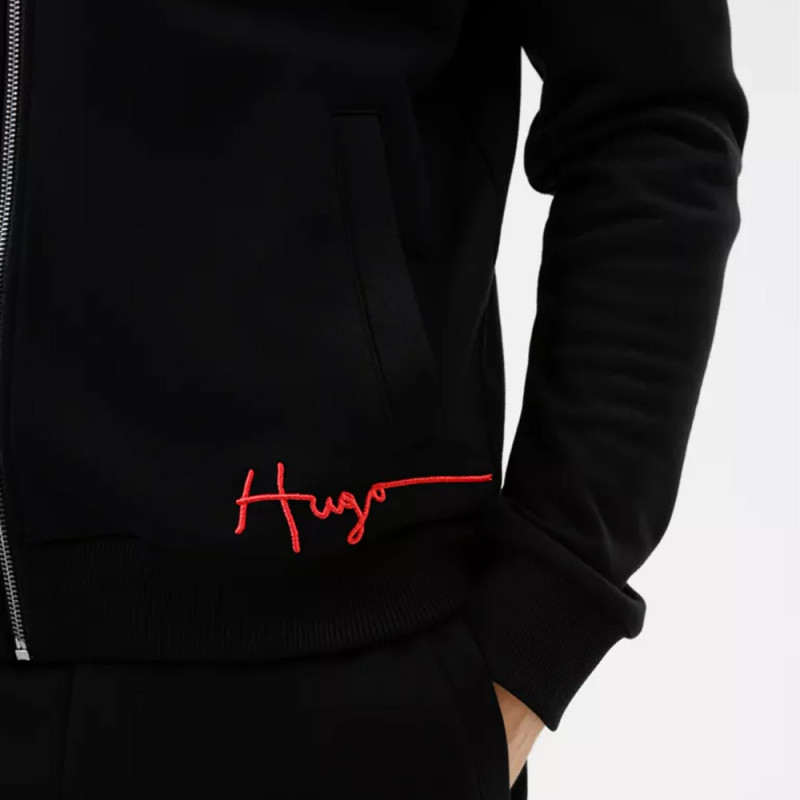 Le sweat zippé Hugo Boss en coton avec logo manuscrit est chez DM'S !