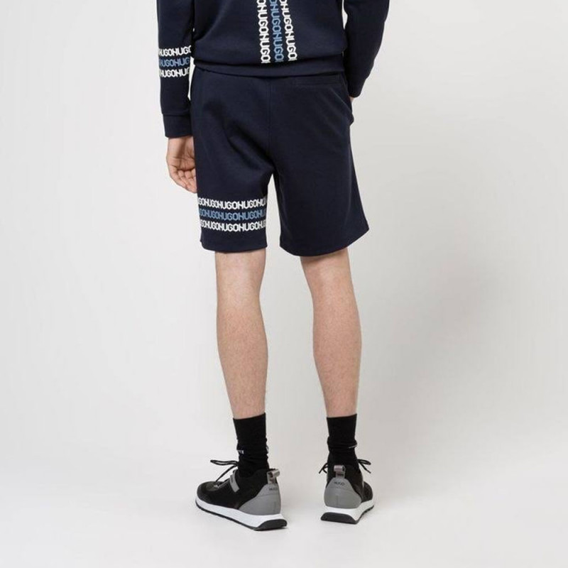 Short Hugo Dakumi bleu marine en vente chez DM'Sports