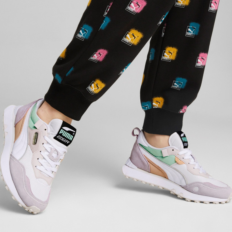 Baskets Puma Rider FV Future Vintage Femme assis