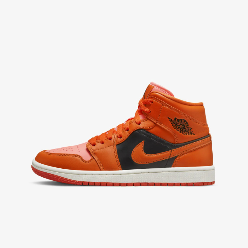 Baskets Nike Air Jordan 1 Mid WMNS DROITE