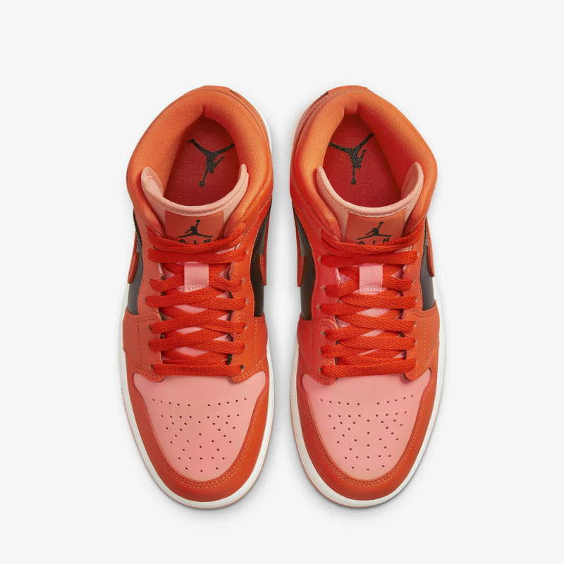 Baskets Nike Air Jordan 1 Mid WMNS DESSUS