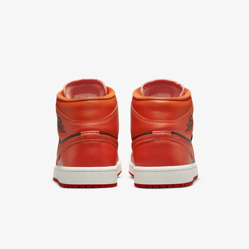 Baskets Nike Air Jordan 1 Mid WMNS ARRIERE