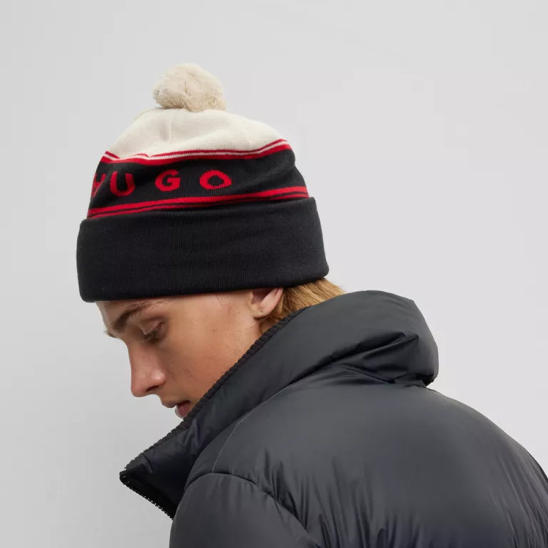 Bonnet color block avec logo et pompom