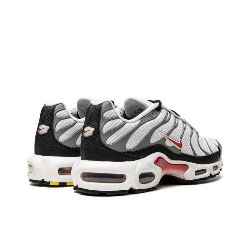 BASKETS NIKE AIR MAX PLUS TN