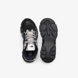 BASKETS NOIRES ET MARINES EN TISSU