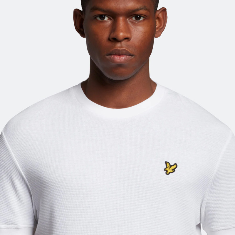 T-shirt Lyle & Scott Milano Trim pour homme disponible chez DM'Sports
