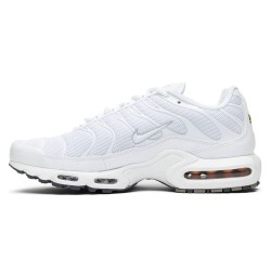 BASKETS NIKE AIR MAX PLUS BLANCHES