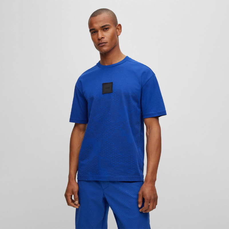 T-SHIRT BOSS TALBOA LOTUS 1 AVEC IMPRIMÉ CAMOUFLAGE ET BADGE LOGO BLEU