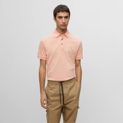 POLO SLIM FIT HUGO SAUMON EN PIQUÉ DE COTON AVEC BADGE LOGO DERESO_C