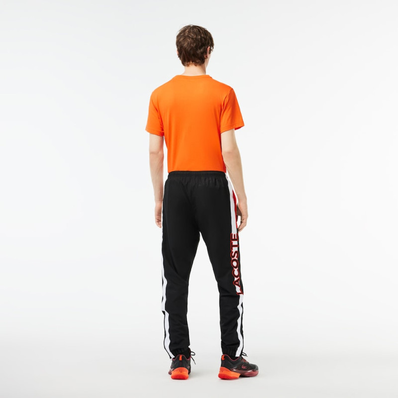 Pantalon de survêtement Lacoste SPORT avec bande Lacoste chez DMS