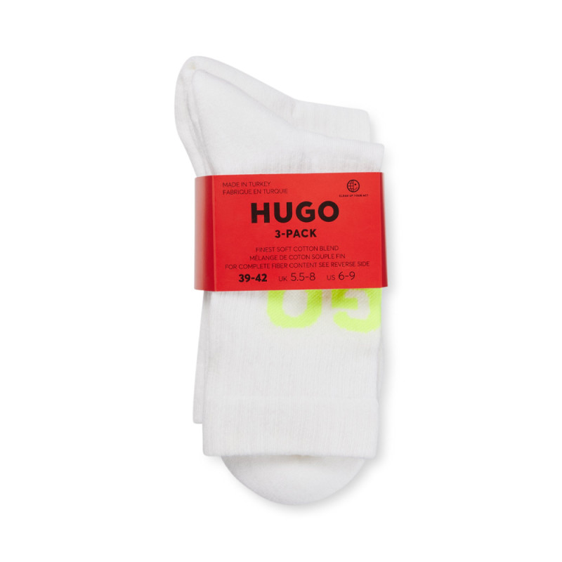 LOT DE TROIS PAIRES DE CHAUSSETTES COURTES HUGO EN COTON MÉLANGÉ BLANCHES AVEC LOGOS NEON LOGO