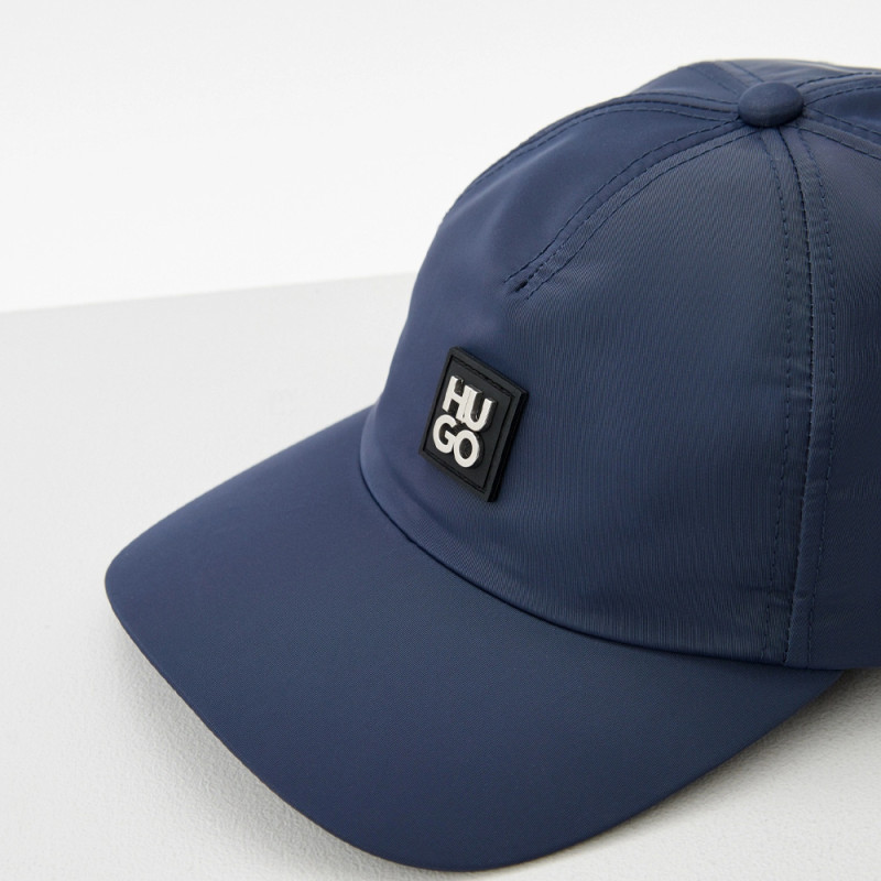 Casquette Impérméable Hugo à logo métallique revisité Chez DM'Sports