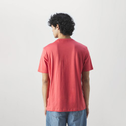 DOS DU T-SHIRT ROUGE