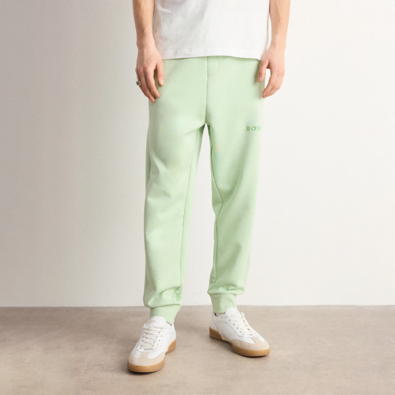 PANTALON AVEC LOGO EN RELIEF