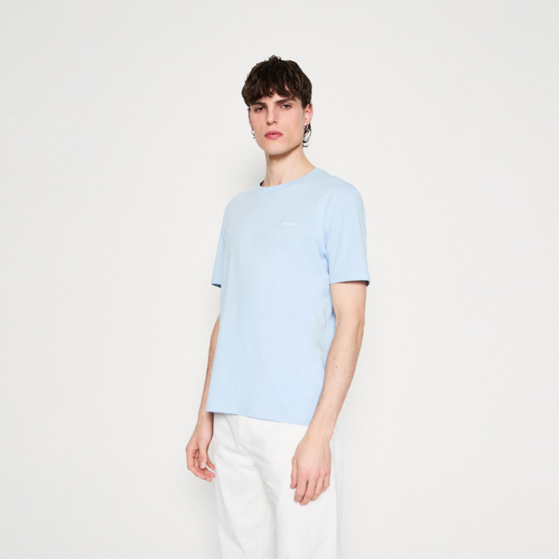 Les T-Shirts Hugo DERO222 Bleu Ciel à la boutique DM'Sports Lyon !