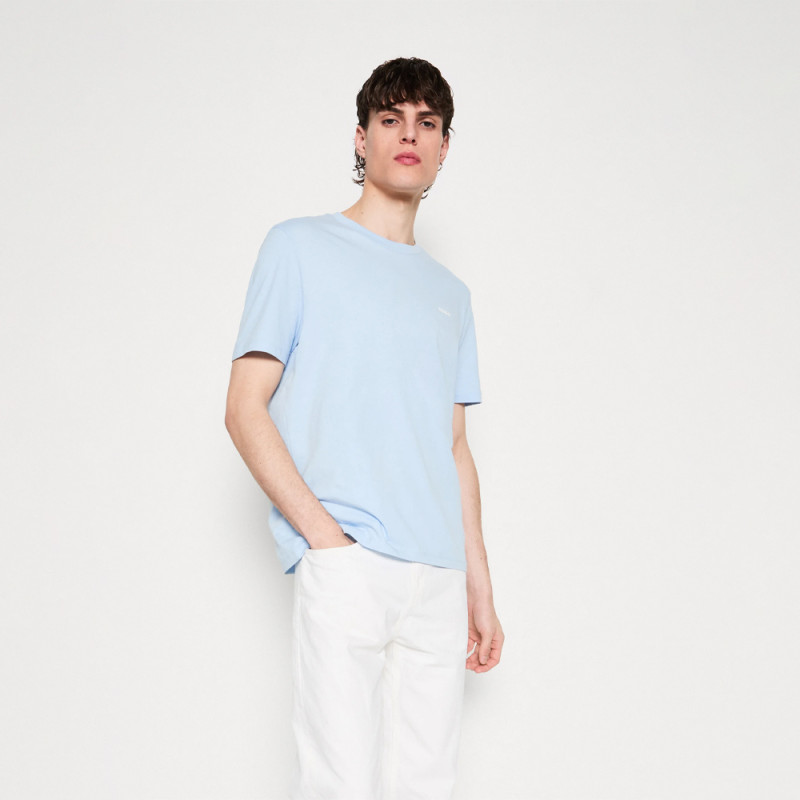 Les T-Shirts Hugo DERO222 Bleu Ciel à la boutique DM'Sports Lyon !
