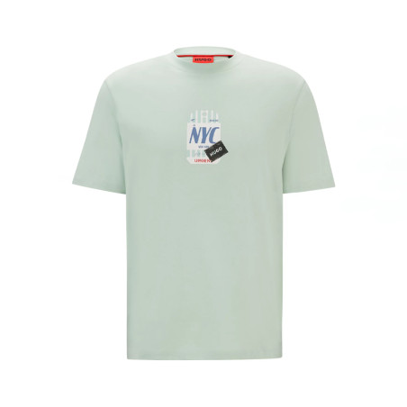 T-SHIRT EN JERSEY DE COTON HUGO DITROSO VERT AVEC MOTIF ARTISTIQUE ÉTIQUETTE À BAGAGE
