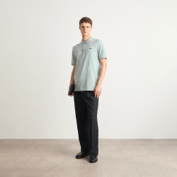 POLO REGULAR FIT VERT HUGO DONOS222 EN PIQUÉ DOUX AVEC LOGO CONTRASTÉ SUR LA POITRINE