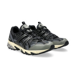 BASKETS ASICS GEL-SONOMA 15-50 NOIRES ET GRISES