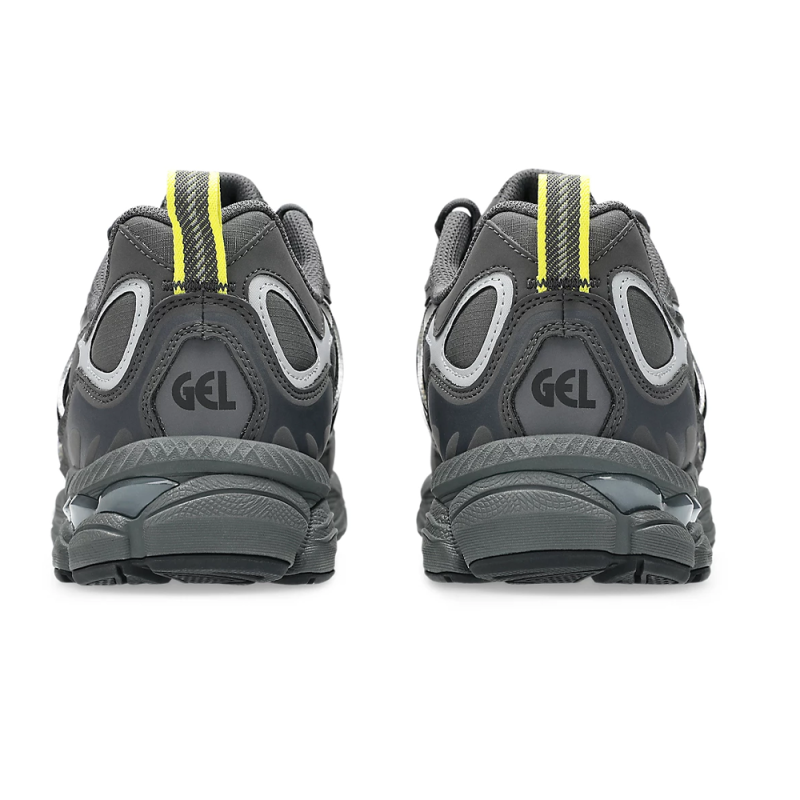 baskets noires et grises