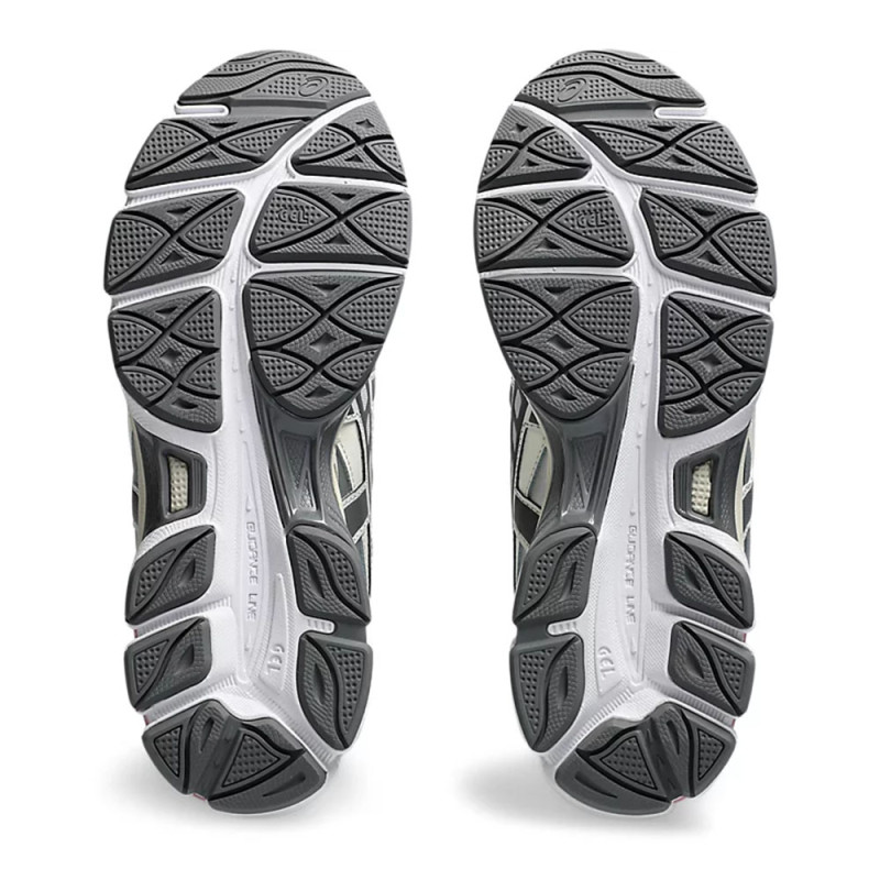 Baskets ASICS GEL-NYC 2055 Crème et Carbone – Confort et Style Rétro