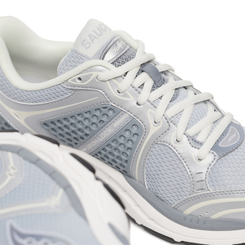 Baskets Gris Clair Saucony PROGRID TRIUMPH 4 – Style Rétro & Confort Optimal