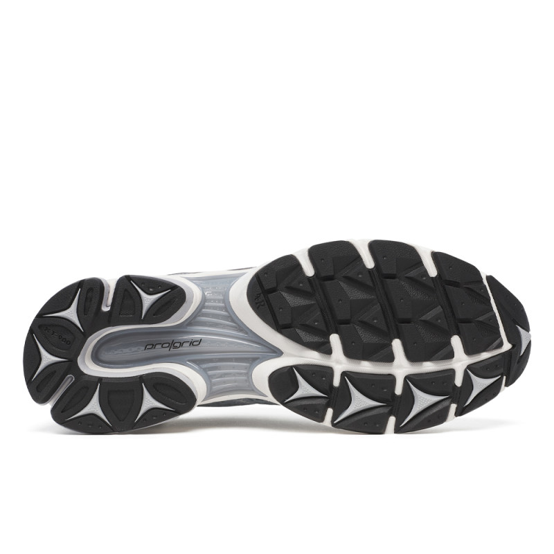 Baskets Gris Clair Saucony PROGRID TRIUMPH 4 – Style Rétro & Confort Optimal