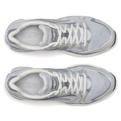 Baskets Gris Clair Saucony PROGRID TRIUMPH 4 – Style Rétro & Confort Optimal
