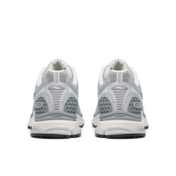 Baskets Gris Clair Saucony PROGRID TRIUMPH 4 – Style Rétro & Confort Optimal