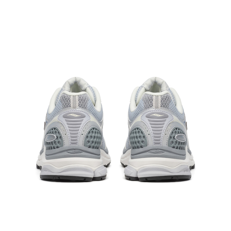 Baskets Gris Clair Saucony PROGRID TRIUMPH 4 – Style Rétro & Confort Optimal