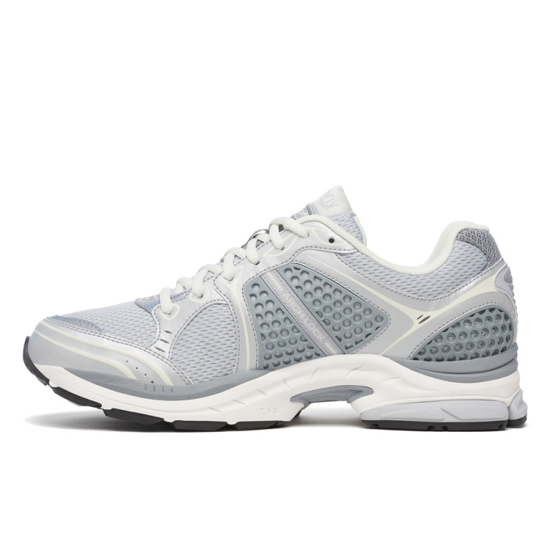 Baskets Gris Clair Saucony PROGRID TRIUMPH 4 – Style Rétro & Confort Optimal