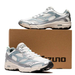 Baskets Mizuno MXR Sport – Blanc / Gris Ardoise / Brume Portuaire – Rétro Running des Années 2000