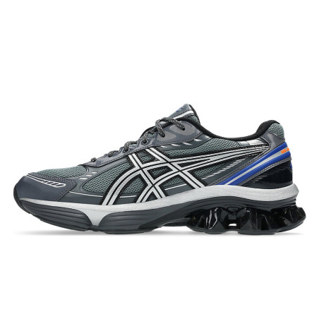 Baskets ASICS GEL-KINETIC FLUENT – Gris Carrier / Argent Pur – Fusion de Style Rétro et Technologie Moderne