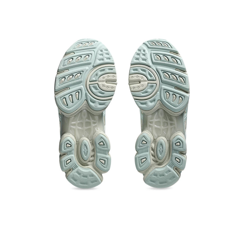 Baskets Beiges et Bleues ASICS GEL-NIMBUS 9 – Confort et Performance