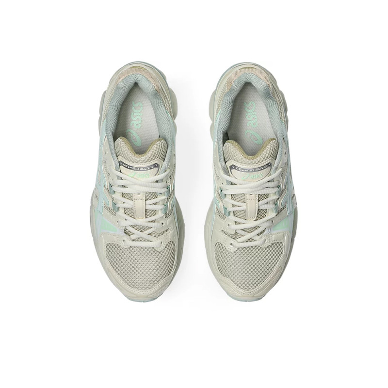 Baskets Beiges et Bleues ASICS GEL-NIMBUS 9 – Confort et Performance