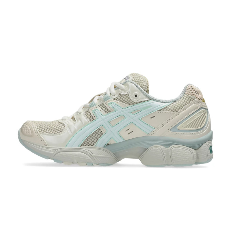 Baskets Beiges et Bleues ASICS GEL-NIMBUS 9 – Confort et Performance