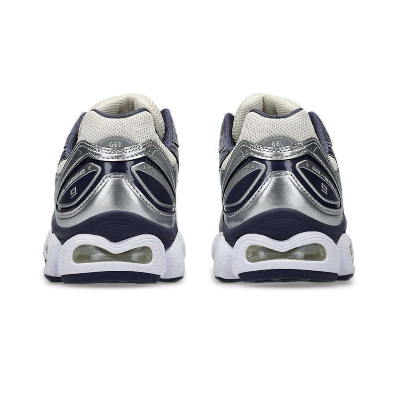 Baskets Bleu Marine et Argentées ASICS GEL-NIMBUS 9 – Performance et Style Rétro
