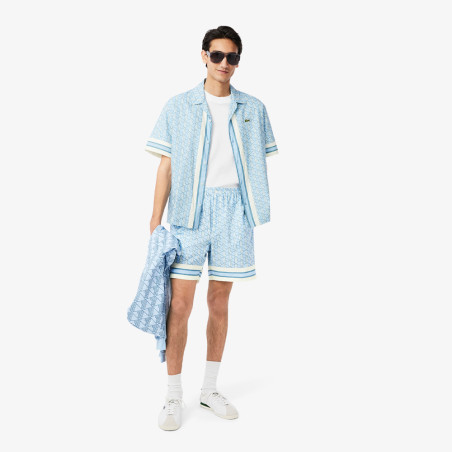 Short Homme Lacoste – Bleu et Blanc – Tissu Léger avec Imprimé Monogramme