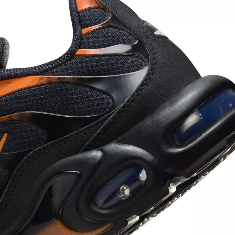 Baskets Nike Air Max Plus Homme – Noir et Orange – Design Rétro & Confort Moderne