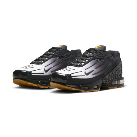 Baskets Nike Air Max Plus III Homme – Noir et Blanc – Style Rétro & Confort Moderne