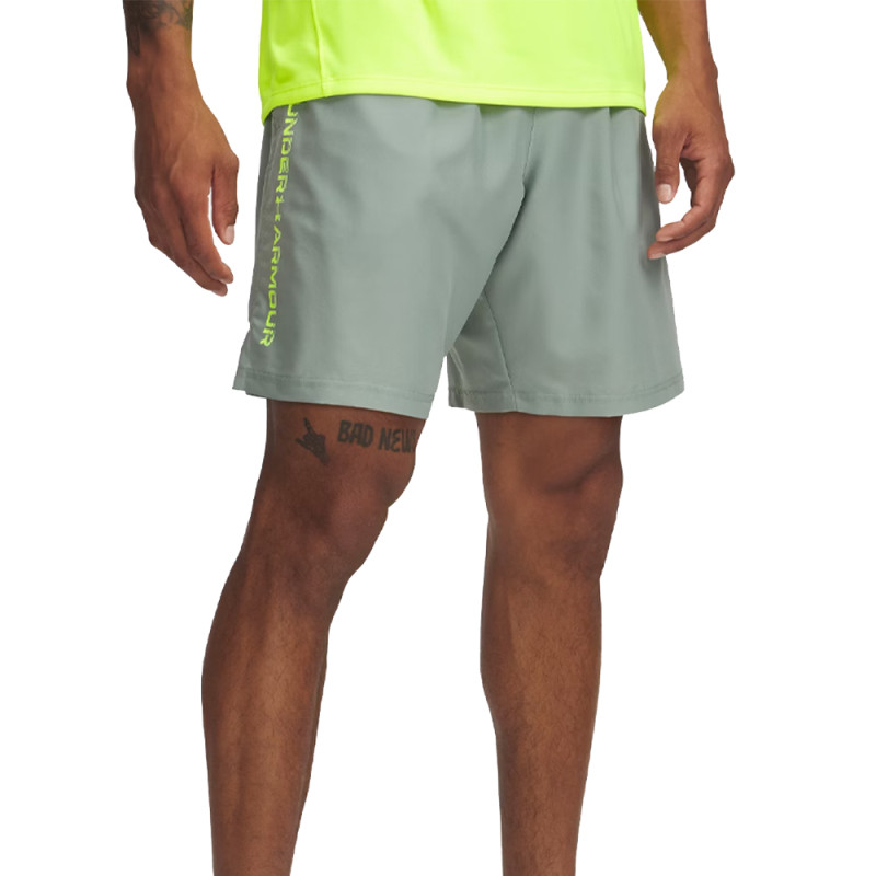 Short Under Armour Tech™ Woven Wordmark – Vert et Jaune – Confort Légèrement Ample & Séchage Express