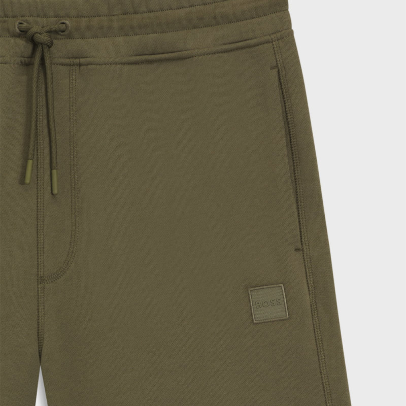 Short Boss SEWALK Relaxed Kaki avec badge logoté – Confort décontracté et style affirmé