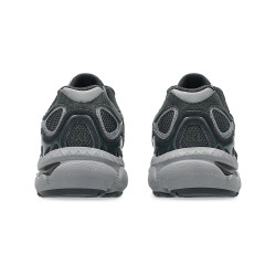 Baskets Enfant Asics GEL-NYC Noires et Grises – Look rétro et performance moderne pour les jeunes athlètes