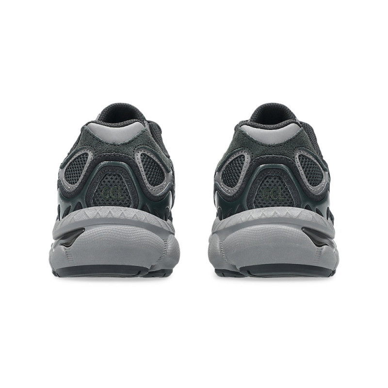 Baskets Enfant Asics GEL-NYC Noires et Grises – Look rétro et performance moderne pour les jeunes athlètes