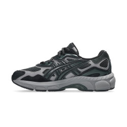 Baskets Enfant Asics GEL-NYC Noires et Grises – Look rétro et performance moderne pour les jeunes athlètes