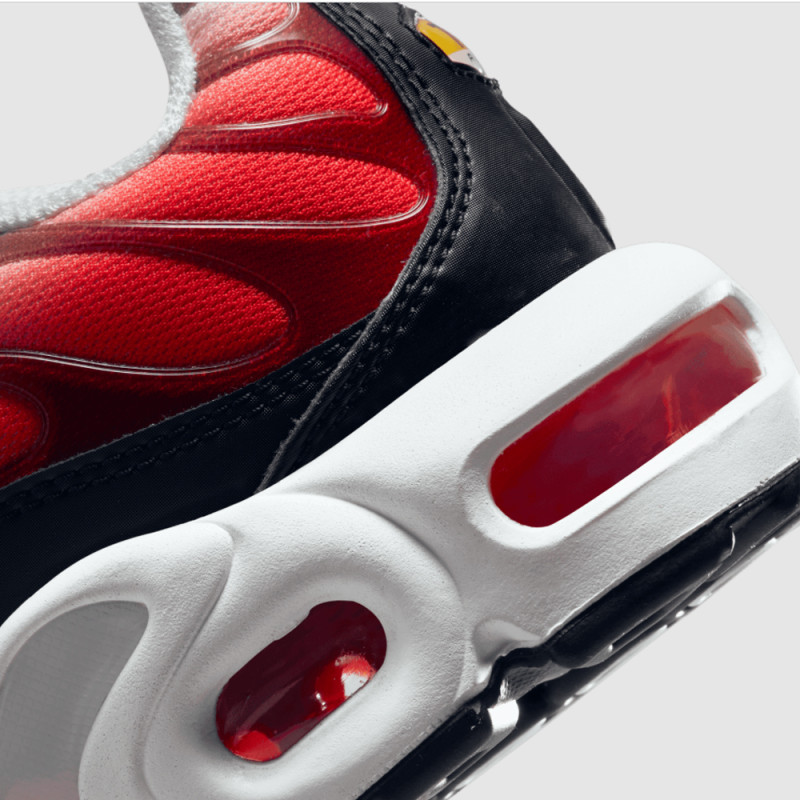 Baskets Nike Air Max Plus GS "Fire" – Noires, rouges et blanches – Look enflammé et technologie iconique