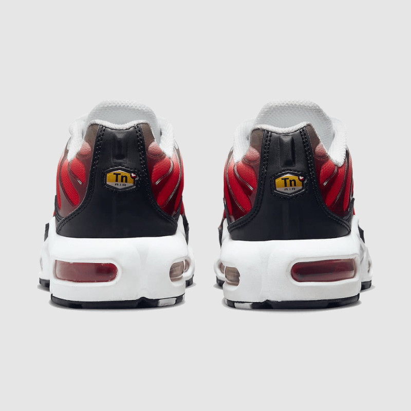 Baskets Nike Air Max Plus GS "Fire" – Noires, rouges et blanches – Look enflammé et technologie iconique
