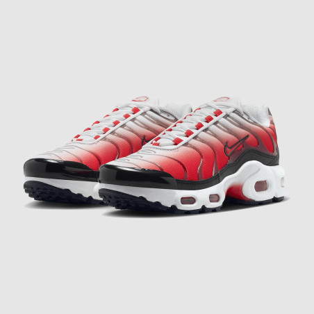 Baskets Nike Air Max Plus GS "Fire" – Noires, rouges et blanches – Look enflammé et technologie iconique