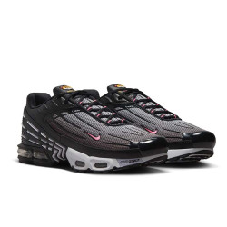 Baskets Nike Air Max Plus III Enfant – Noir et Touches Rose – Look futuriste avec amorti iconique