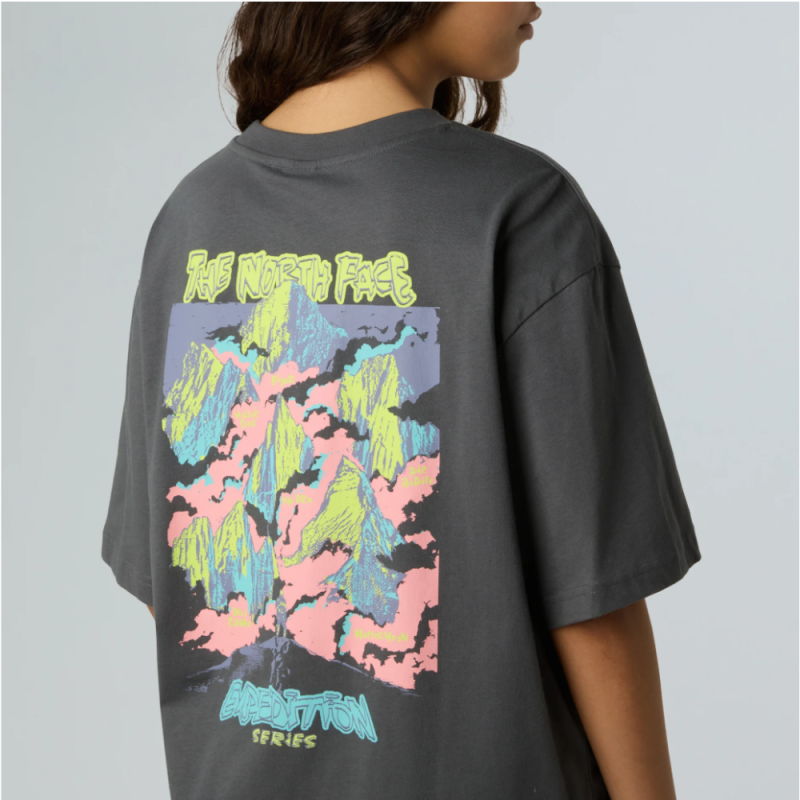 T-shirt Oversize The North Face Expedition Celebration – Gris Anthracite | DM’Sports